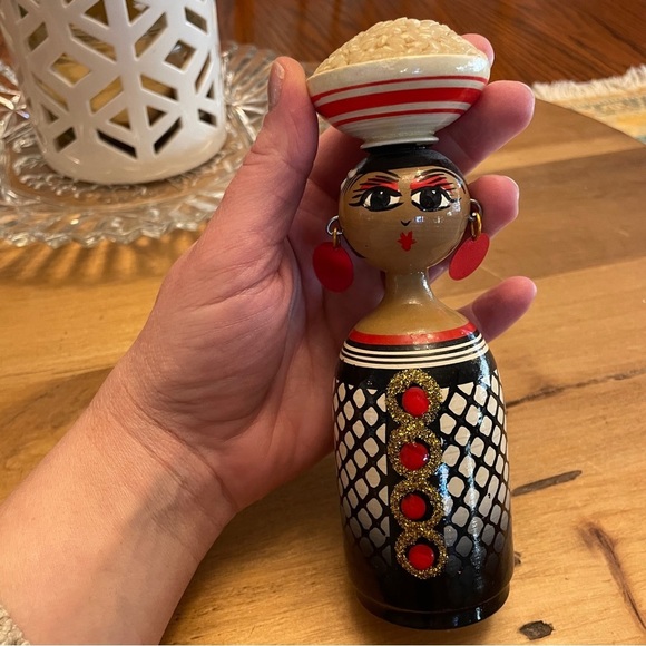 Vintage Hand Painted Wood Peg Woman Holding Rice Bowl On Head 6 1/2 inches tall - Picture 4 of 10